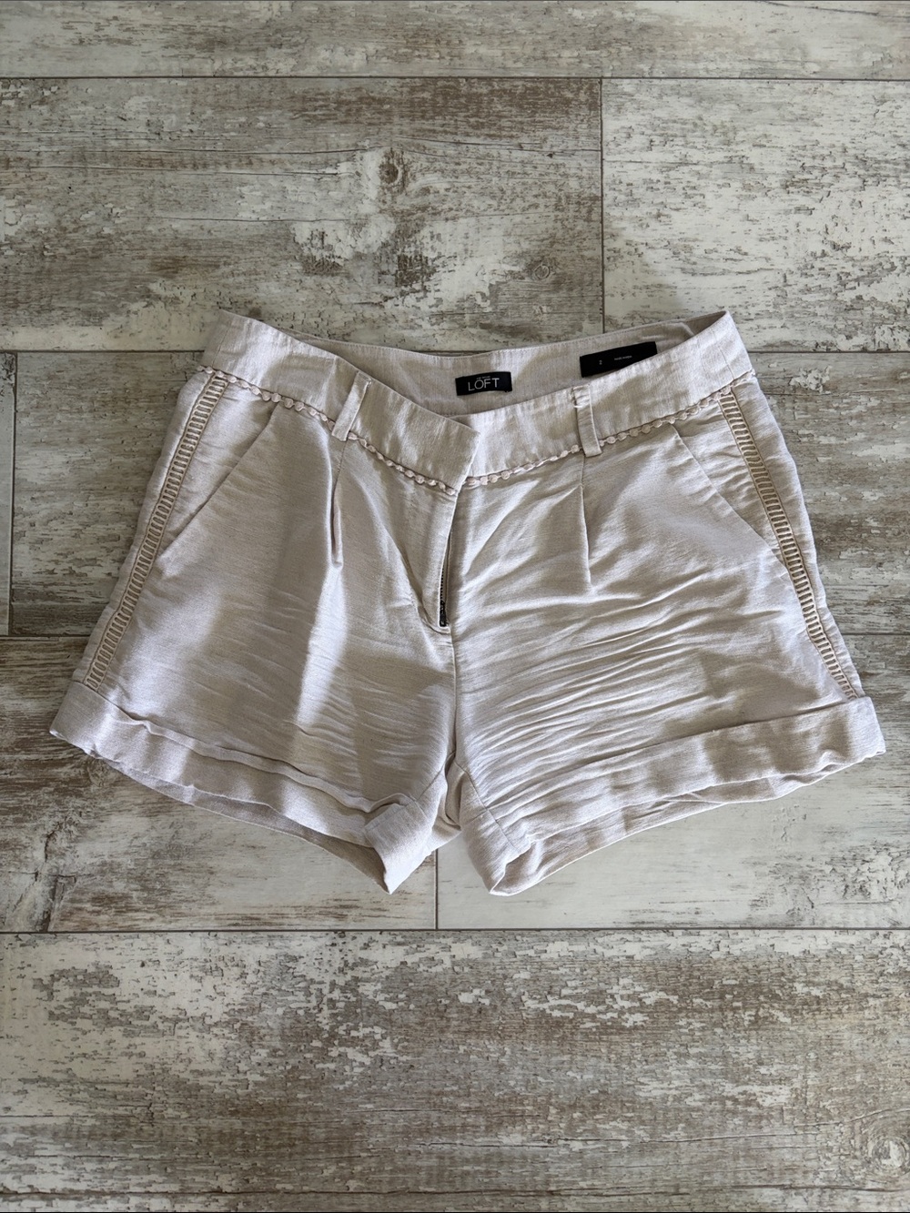LOFT Cream Textured Pleated Women's Shorts with Trim